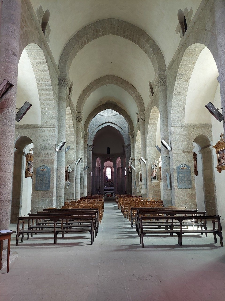 Installation conforme aux normes de sécurité dans une église classée ERP