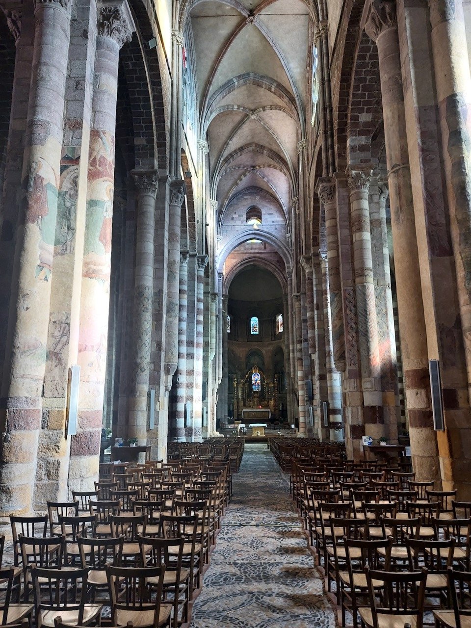 Différents types de microphones utilisés pour la liturgie en église